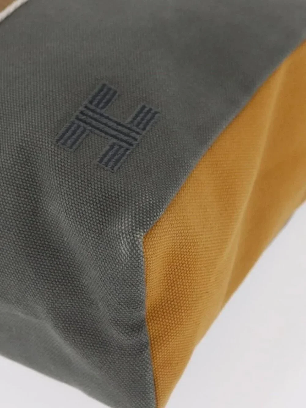 HERMES Jimetu Jumping Pouch Canvas Gray Auth - Picture 10 of 15